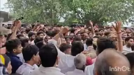 वल्लभनगर: वल्लभनगर में मेवाड़ के प्रसिद्ध शक्तिपीठ शीतला माता मंदिर में चोरी की वारदात का खुलासा न होने पर उग्र धरना प्रदर्शन