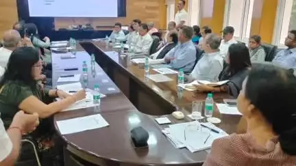 कांके: प्रोजेक्ट भवन में मुख्य सचिव ने झारखंड के सभी सरकारी कार्यालयों को ई-ऑफिस सिस्टम पर लाने की प्रगति की समीक्षा की