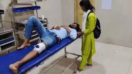 पडरौना: अमवा मंदिर से जलाभिषेक कर लौट रहे बाइक सवार मां-बेटे ठेले से टकराकर हुए घायल, जिला अस्पताल में इलाज जारी