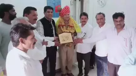 शाजापुर: एसपी कार्यालय, लालघाटी परिसर में एएसपी मालवीय का कबीर फाउंडेशन ने किया सम्मान