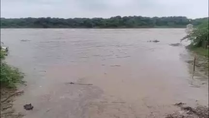 केशोरायपाटन: कोटा बैराज से पानी की निकासी के बाद चम्बल नदी उफान पर, रोटेदा चम्बल पुलिया जलमग्न, मार्ग हुआ अवरुद्ध