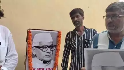 बहादुरगंज स्थित शिवाजी पार्क में पूर्व मुख्यमंत्री चंद्रभानु गुप्ता की 114वीं जयंती पर कांग्रेसियों ने किया स्मरण