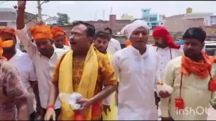 जलालाबाद: जलालाबाद में श्री परशुराम जन्मस्थली स्थित प्राचीन शिव मंदिर पर कांवड़ियों ने पहली बार गंगाजल से किया जलाभिषेक