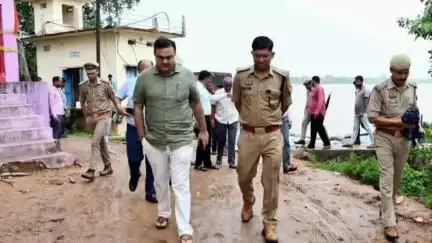 महरौनी: भावनी बांध का जिलाधिकारी और पुलिस अधीक्षक ने किया निरीक्षण, दिए आवश्यक दिशा-निर्देश