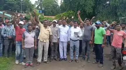जामताड़ा: जामताड़ा में डंपर मालिक और चालकों ने SDO को सौंपा ज्ञापन, चित्रा कोलियरी प्रबंधन से समस्या समाधान की मांग