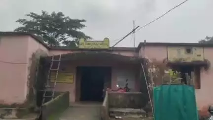 କଣ୍ଟାମାଳ: କଣ୍ଟାମାଲ ଗୋଷ୍ଠୀ ଶିକ୍ଷାଅଧିକାରୀ କାର୍ଯ୍ୟଲୟ ରୁ ଗଳୁଛି ପାଣି କମ୍ପୁଟର ଢାଙ୍କି ଚାଲିଛି କାମ#jansamasya
