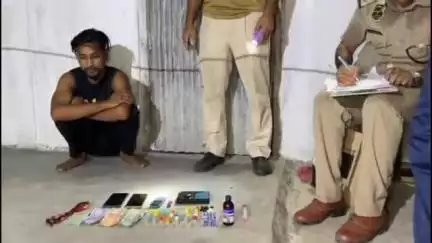 ধুবুৰী ভাগ: গোলকগঞ্জৰ বৰুণডাঙ্গাত আৰক্ষীৰ ড্ৰাগছ বিৰোধী অভিযান, আটক এজন সৰবৰাহকাৰীক, ২৪টা কণ্টইনাৰত ড্ৰাগছ জব্দ