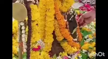 आलोट: खमरिया स्थित रोग मुक्तेश्वर महादेव मंदिर के कपाट खुले, विश्व हिंदू परिषद बजरंग दल ने कमान संभाली