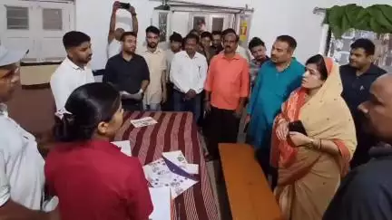 रामपुर नैकिन: सीधी विधायक ने सड़क हादसे में घायल महिला को अपनी गाड़ी से ग्राम कुचवाही में पहुंचाया अस्पताल
