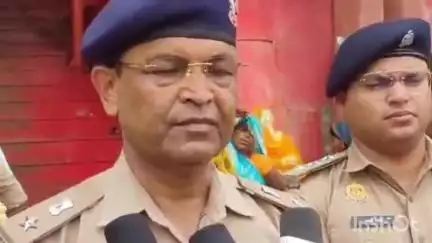 कर्वी: सावन के पहले सोमवार और कांवड़ यात्रा को लेकर पुलिस ने रामघाट और निर्मोही अखाड़े के पास किया निरीक्षण, ASP ने दी जानकारी