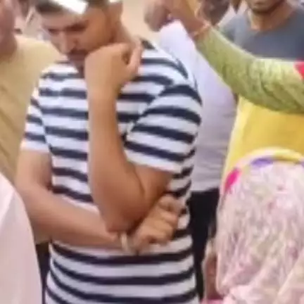 मुंडावर: नाहर खेड़ा में इलाज के पैसे नहीं देने पर गुस्साए ग्रामीणों ने निजी स्कूल बस रोकी, 4 घंटे तक लगाया जाम