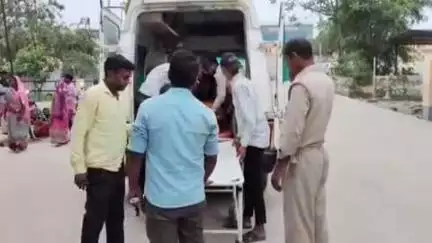 सकलडीहा: भलेहटा समीप बिजली विभाग के जेई की कार ने बाइक को मारी टक्कर, सवार विवाहिता सहित एक युवक और युवती की हालत गंभीर