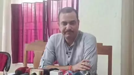 বালিজানা: চহৰৰ বিজেপিৰ কাৰ্যালয়ত বিজেপি নেতা কাশ্যপ প্ৰকাশে সংবাদমেলযোগে  বিধায়ক আব্দুৰ ৰছিদ মণ্ডলক  প্ৰত্যাহ্বান জনায়