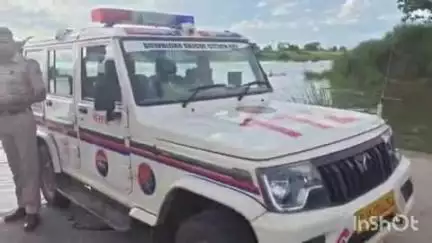 बाड़ी: पार्वती सखवारा रपट पर 3 फीट ऊपर बह रहा पानी, आमजन सुरक्षा को देखते आवागमन किया गया बंद