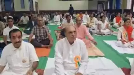छिंदवाड़ा नगर: सांसद ने पूजा लॉन में योग अभ्यास कार्यक्रम का शुभारंभ किया