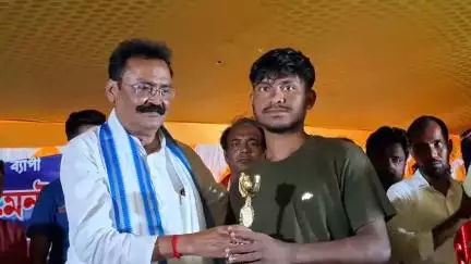 সিউড়ি ১: জুনিদপুর গ্রামে দুদিন ব্যাপী ফুটবল টুর্নামেন্টের আয়োজন, ফাইনাল খেলা শেষে পুরস্কার বিতরণী অনুষ্ঠানে আসো