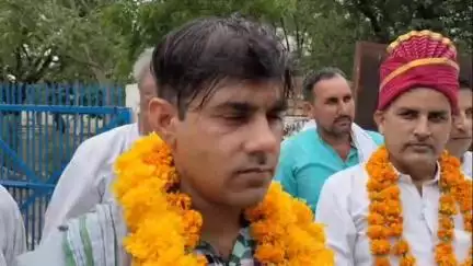सिद्धमुख: दो महीने से जेल में बंद निर्दोष नेत्रहीन दिव्यांग अमीचंद की रिहाई पर भीमसाना में डीजे साउंड से किया गया अभिनंदन
