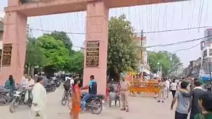 फतेहपुर: सदर के तामेश्वर मंदिर में श्रावण मास के प्रथम सोमवार पर महादेव के दर्शन और पूजा के लिए उमड़ी भीड़, लगी रही लंबी कतार