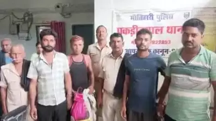 पकड़ी दयाल: पकड़ीदयाल पुलिस ने अलग-अलग गांवों से शराब पीने के मामले में 4 युवकों को गिरफ्तार कर सोमवार को भेजा जेल
