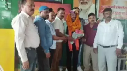 कांगड़ा: भाजपा मंडल कागड़ा ने विधायक पवन को भाजपा की राष्ट्रीय परिषद का सदस्य बनाए जाने पर किया सम्मानित