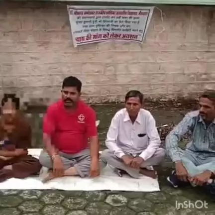आहोर: भैंसवाड़ा की विद्यालय प्रधानाचार्य पर फेल करने का आरोप, छात्रा बेटी धरने पर बैठी