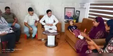 नूरपुर: ठेहड़ की पीहू के इलाज के लिए विधायक ने निजी रूप से की ₹20 हजार की आर्थिक मदद, PM और CM राहत कोष से मदद दिलाने की कही बात