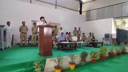 उरई: उरई पुलिस लाइन में राष्ट्रीय मानसिक स्वास्थ्य चिकित्सा एवं जागरूकता कार्यक्रम आयोजित किया गया, डीएम और एसपी रहे मौजूद