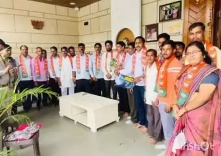 देवरी: देवरी येथे काँग्रेस बहुजन समाज पार्टी व इतर पक्षातील अनेक मान्यवर कार्यकर्त्यांचा भारतीय जनता पक्षात जाहीर प्रवेश