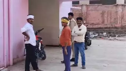 कप्तानगंज: जंगल शाहपुर में संदिग्ध हालात में महिला ने फांसी लगाकर दी जान, पुलिस शव का पोस्टमार्टम करवाकर जांच में जुटी