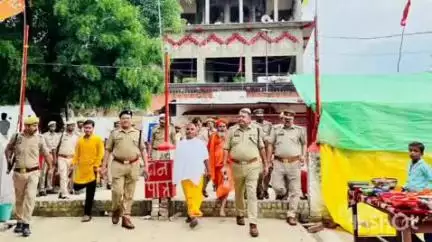 नानपारा: नानपारा क्षेत्र के विभिन्न मंदिरों का पुलिस अधीक्षक ने किया निरीक्षण, संबंधितों को दिए आवश्यक दिशा-निर्देश