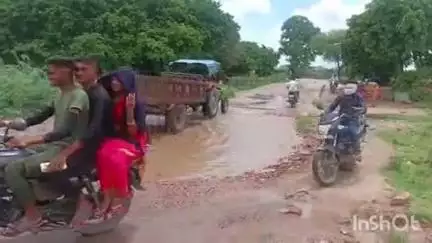 बसेड़ी: बसेड़ी-जगनेर रोड गड्ढों में तब्दील, चालक हुए परेशान