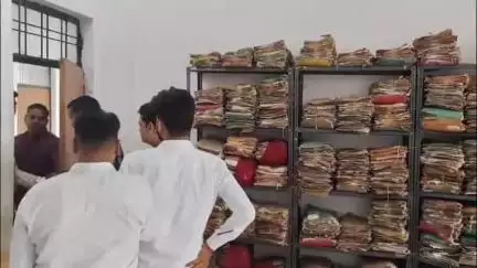 गौरीगंज: एआरटीओ की कार्यशैली कार्यालय के बाहर भी बनी चर्चा का विषय, बंद कमरे में बाहरी व्यक्तियों से करवाया जा रहा कार्य