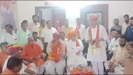 बांसवाड़ा: भाजपा कार्यालय पर भाजपा के पूर्व प्रदेशाध्यक्ष सतीश पूनिया का जिलाध्यक्ष पूंजीलाल गायरी सहित कार्यकर्ताओं ने स्वागत किया