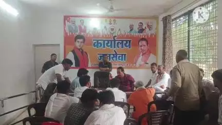 पिछोर: पिछोर नगर के जनसेवा कार्यालय में विधायक ने जनसुनवाई कर लोगों की समस्याओं का समाधान किया