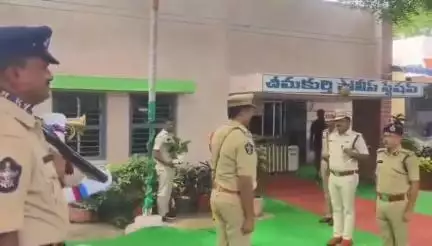 సంతనూతలపాడు: చీమకుర్తి పోలీస్ స్టేషన్ ను తనిఖీ చేసిన గుంటూరు రేంజ్ ఐజి సర్వ శ్రేష్ఠి త్రిపాటి
