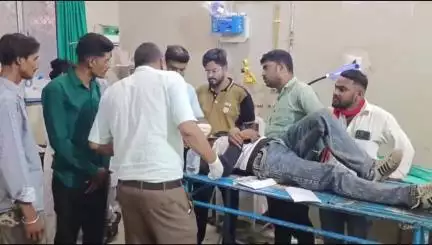 बांसवाड़ा: सेमलिया गांव में ससुराल वालों ने दामाद की पिटाई की, गंभीर हालत में एमजी अस्पताल में उपचार जारी