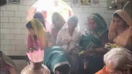 गौरीगंज: अमेठी जनपद में सावन के प्रथम सोमवार को शिवालयों पर भक्तों का जनसैलाब उमड़ा