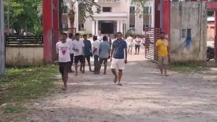 উত্তৰ লক্ষীমপুৰ: বৈকুণ্ঠপুৰত ভূমি বিবাদৰ ঘটনা সন্দৰ্ভত এঘাৰজন লোকৰ বিৰুদ্ধে দুখন গাঁৱৰ ৰাইজৰ এজাহাৰ দাখিল