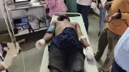 डूंगरपुर: बांसवाड़ा जिले के गढ़ी गांव के अगरपुरा गांव में सोमवार को अज्ञात कारणों से एक युवक के दोनों हाथों की उंगलियां कटी