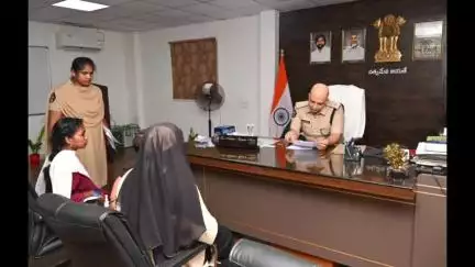 భీమవరం: ప్రజా సమస్యల పరిష్కార వేదిక కార్యక్రమంలో ప్రజల నుండి 12 ఫిర్యాదులు స్వీకరించిన జిల్లా ఎస్పీ  అద్నాన్ నయీం అస్మి