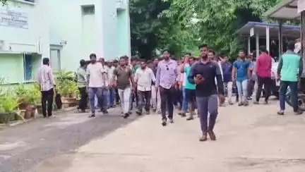 ଛତ୍ରପୁର: ବ୍ରହ୍ମପୁର MKCG ମେଡିକାଲ୍ ଡାକ୍ତରଙ୍କ ଦଲାଲଗିରି ଅଭିଯୋଗ ଘଟଣା, ନିଜ କାର୍ଯ୍ୟାଳୟରେପ୍ରତିକ୍ରିୟା ରଖିଲେ ମେଡିକାଲ ଡିନ୍ ଓ ବ୍ରହ୍ମପୁର ଏସପି