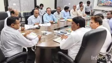 त्योंथर: त्यौंथर में पुल जलमग्न होने पर दोनों तरफ बैरिकेड लगाने का कमिश्नर बीए जामोद ने दिया निर्देश