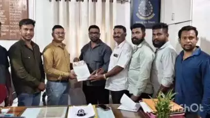 राजूरा: चुनाळा परिसरातील अवैध सागवान लाकूडतोड व रेती तस्करी रोखण्याची (उबाठा) युवासेनातर्फे निवेदनामार्फत मागणी