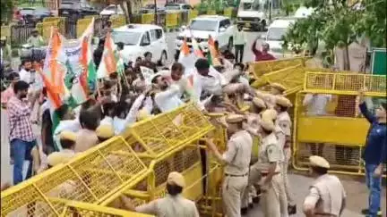 जोधपुर: जोधपुर में युवा कांग्रेस ने स्मार्ट मीटर को लेकर कलेक्ट कार्यालय पर किया प्रदर्शन, हटाने की मांग की