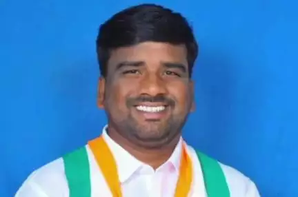 మెదక్: కారు అదుపుతప్పి కల్వర్టకు ఢీకోన్న ప్రమాదంలో గాయపడిన బంక్ యాజమానిఅనిల్ చికిత్స పొందుతూ సోమవారం రాత్రి మృతి.