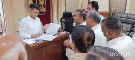 जैसलमेर: कुमावत समाज धर्मशाला रामदेवरा पर प्रशासन की तोड़फोड़ के विरोध में मुख्यमंत्री के नाम जिला कलेक्टर को सौंपा ज्ञापन