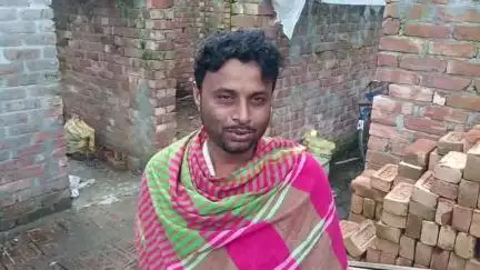 কুলতলি: দীর্ঘদিন বাড়ি না বানাতে পেরে সমস্যায় কাটাতে হচ্ছিল, অবশেষে বাংলার বাড়ি পাওয়ায় সমস্যা কাটল কুলতলির  যুবকের