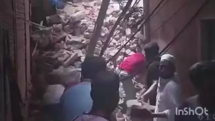नजीबाबाद: दिल्ली के वेलकम में 30 गज में बना चार मंजिला मकान ढह गया, नजीबाबाद निवासी सात लोगों की हुई मौत