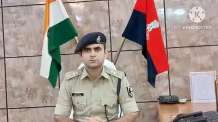 नवादा: नवादा जिले के विभिन्न थानों की पुलिस ने 21 फरार अपराधियों को किया गिरफ्तार