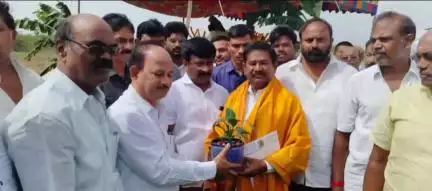కనిగిరి: పట్టణంలో అంబేద్కర్ భవనాన్ని నిర్మించాలని మంత్రి డోల శ్రీ బాల వీరాంజనేయ స్వామిని కోరిన కనిగిరి మున్సిపల్ చైర్మన్ గఫార్